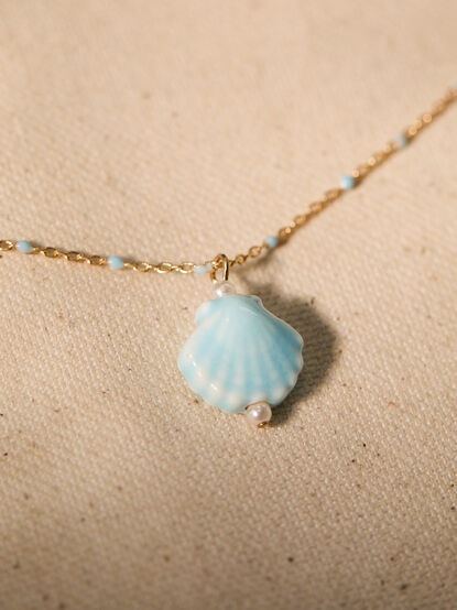 Seashell Charm Necklace - TULLABEE