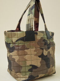 Reese Camo Quilted Travel Tote Detail 3 - TULLABEE