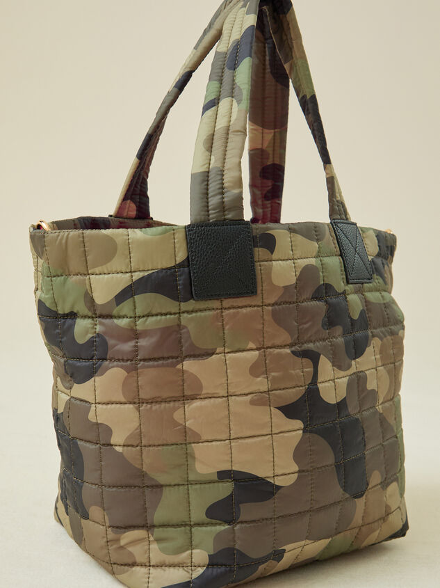 Reese Camo Quilted Travel Tote Detail 3 - TULLABEE