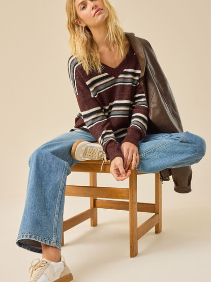 Kayla Oversize Striped Sweater - TULLABEE