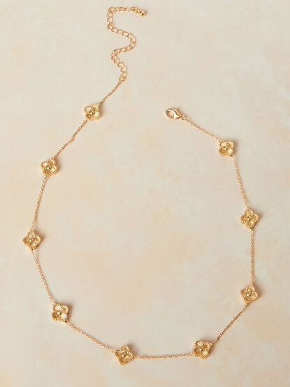 Detailed Clover Charm Necklace - TULLABEE