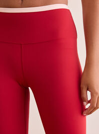 Power Pose Leggings Detail 2 - TULLABEE