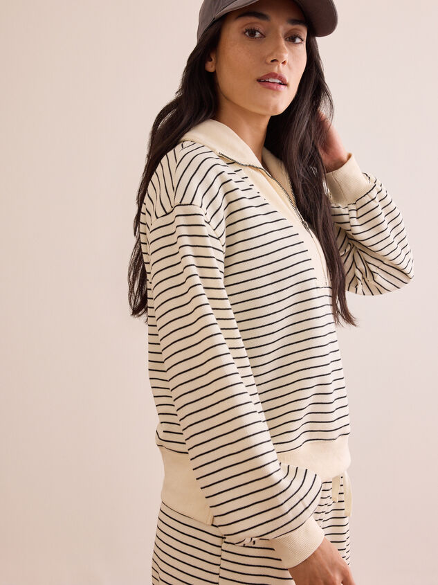Stride Quarter Zip Pullover Detail 4 - TULLABEE