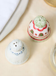 Christmas Beanie Salt And Pepper Shakers Detail 3 - TULLABEE