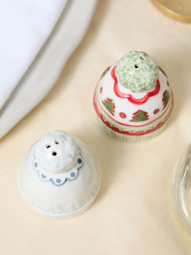 Christmas Beanie Salt And Pepper Shakers Detail 3 - TULLABEE