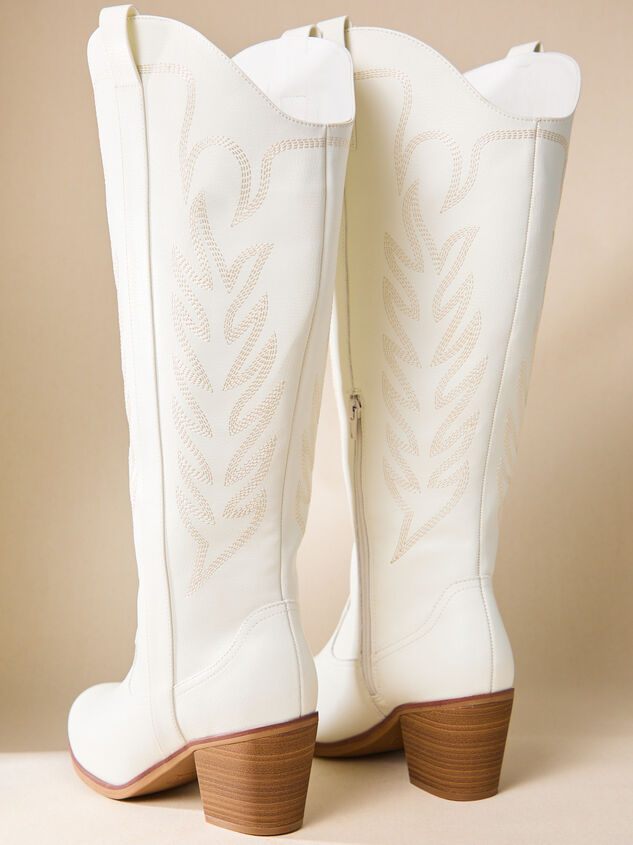 Sierra Wide Width & Calf Boots Detail 3 - TULLABEE