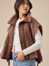 Nina Oversized Sherpa Vest Detail 5 - TULLABEE