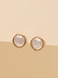 Pearl Gold Line Earring Detail 3 - TULLABEE