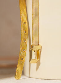 Round Face Gold Mesh Watch Detail 3 - TULLABEE