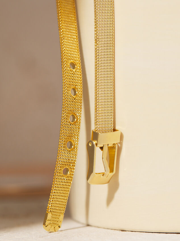 Round Face Gold Mesh Watch Detail 3 - TULLABEE