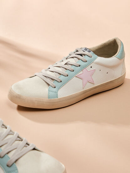 Sofia Star Sneakers - TULLABEE