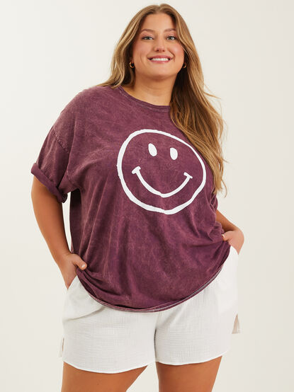 Smiley Face Oversized Tee - TULLABEE