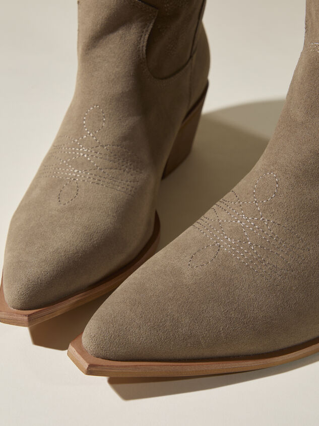 Nelly Suede Boot Detail 3 - TULLABEE