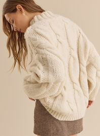 Lucie Oversized Cable Knit Sweater Detail 5 - TULLABEE
