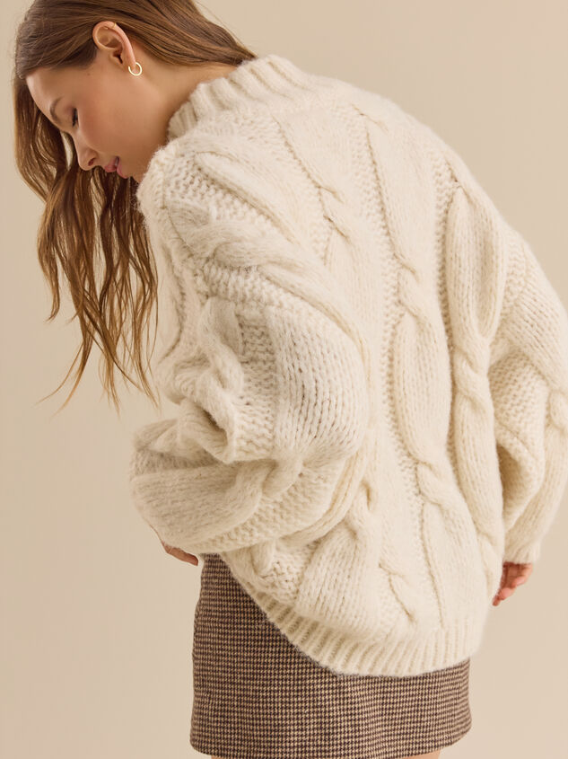 Lucie Oversized Cable Knit Sweater Detail 5 - TULLABEE