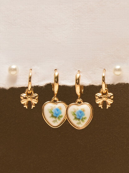 Flower Heart Mini Hoop Earring Set - TULLABEE