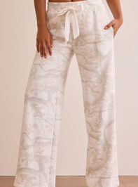 Full Sprint Camo Wide Leg Sweatpants Detail 3 - TULLABEE