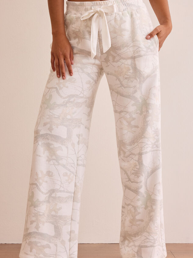 Full Sprint Camo Wide Leg Sweatpants Detail 3 - TULLABEE