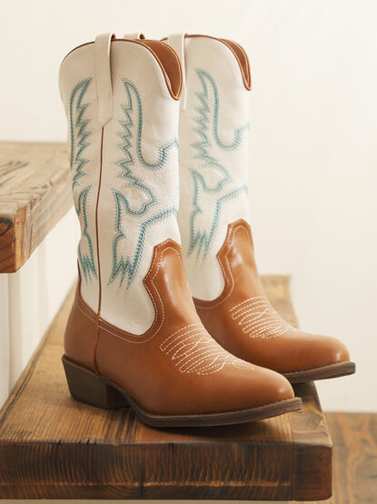Wyatt Western Boots - TULLABEE