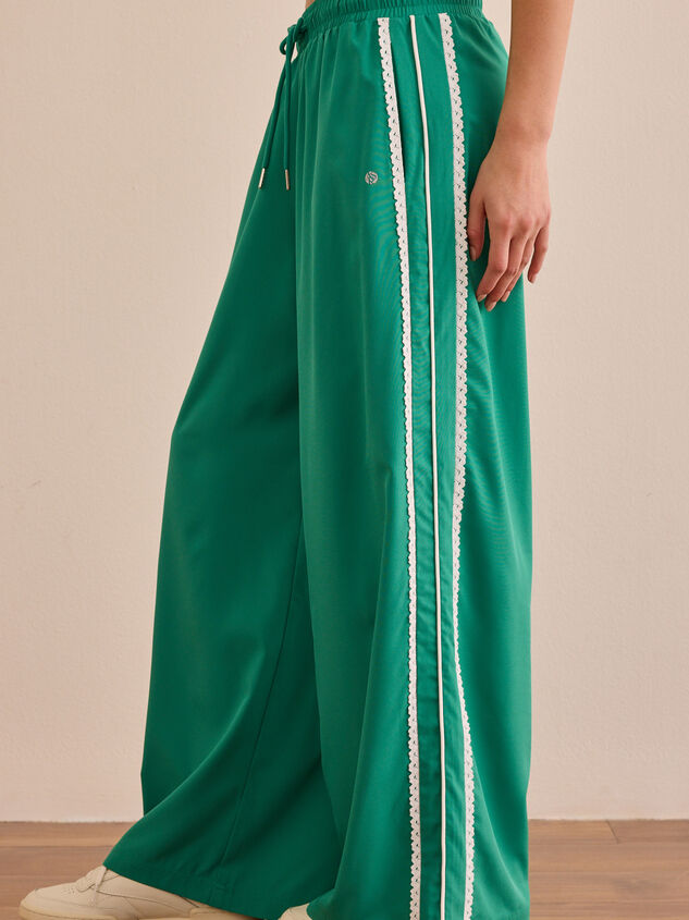 On The Run Detailed Pants Detail 4 - TULLABEE