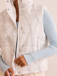 Wander Camo Puffer Vest Detail 3 - TULLABEE