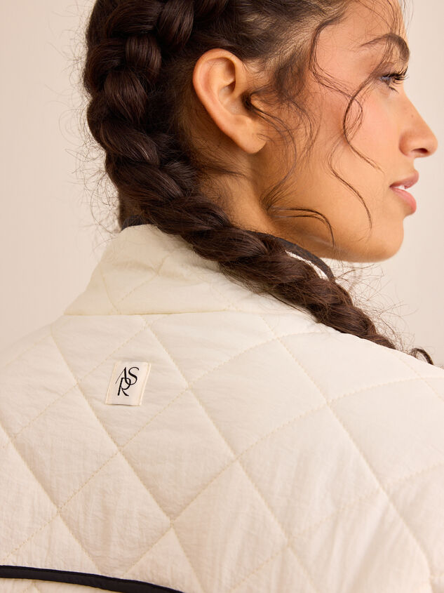 Cloud Bound Quilted Jacket Detail 5 - TULLABEE