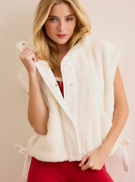 On The Move Sherpa Vest Detail 3 - TULLABEE