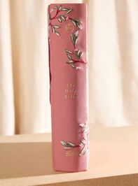 Hosanna Revival Notetaking Bible- Rosedal Theme Detail 4 - TULLABEE