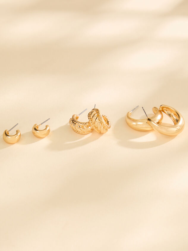 18K Gold Classic Hoop Set Detail 2 - TULLABEE