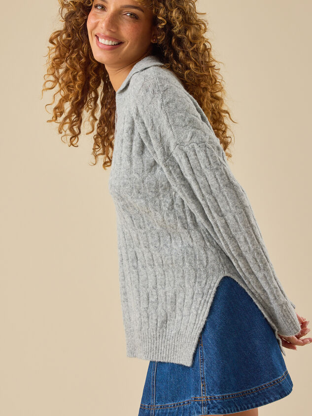 Alaiya Oversize Cable Sweater Detail 4 - TULLABEE
