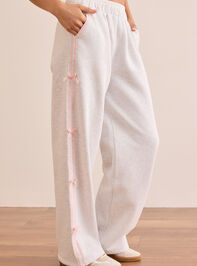 Pit Stop Bow Sweatpants Detail 4 - TULLABEE