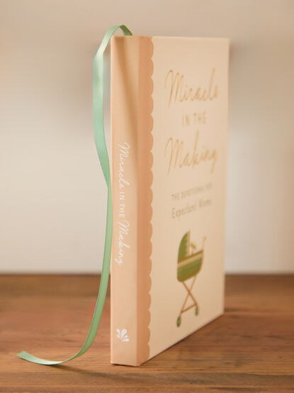 Miracle in the Making: The Devotional for Expectant Moms - TULLABEE