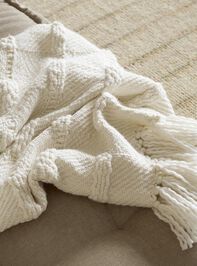 Melisse Throw Detail 2 - TULLABEE