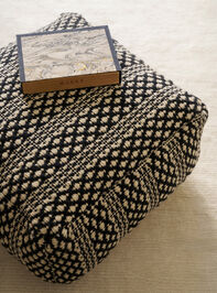 Lis Pouf Detail 6 - TULLABEE