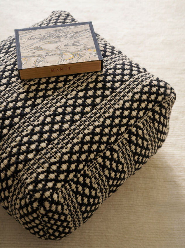 Lis Pouf Detail 6 - TULLABEE
