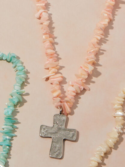 Statement Chip Stone Cross Necklace - TULLABEE