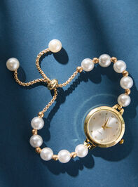 Round Face Pearl Watch Detail 2 - TULLABEE