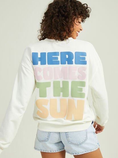 Here Comes The Sun Mama Sweatshirt - TULLABEE