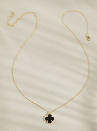 18K Gold Black Clover Necklace Detail 2 - TULLABEE
