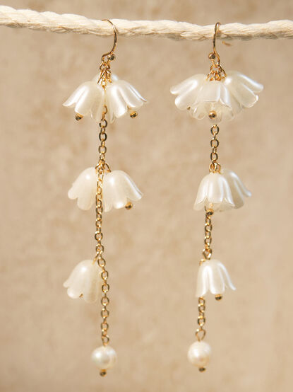 Floral Pearl Cascading Dangle Earrings - TULLABEE