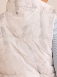 Wander Camo Puffer Vest Detail 5 - TULLABEE