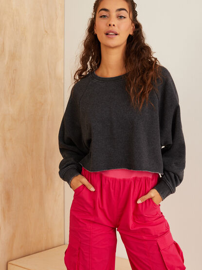Pump It Up Crew Pullover - TULLABEE