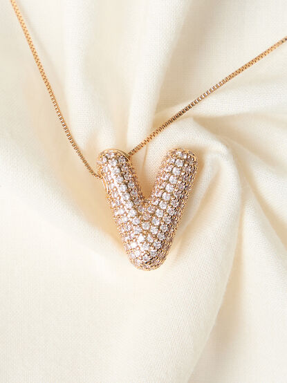 18K Gold Monogram Charm Necklace - V - TULLABEE