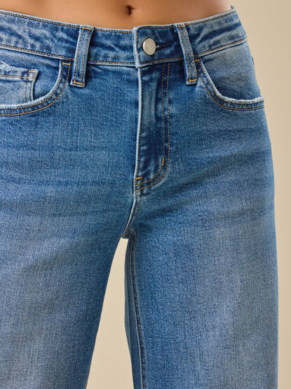 Mae High Rise Wide Leg Jeans - TULLABEE