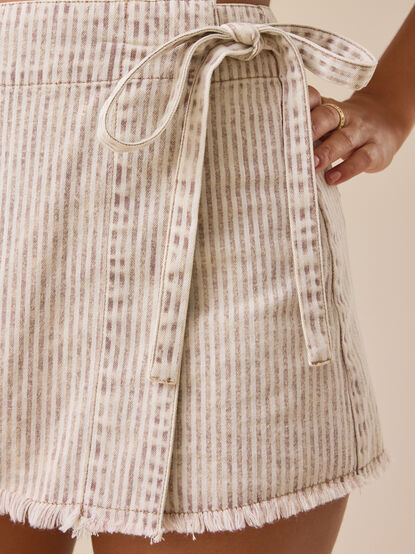 Dylan Striped Side Tie Denim Skort - TULLABEE
