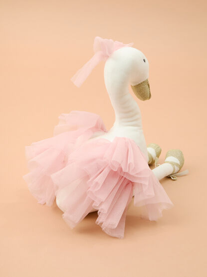 Lola the Swan - TULLABEE