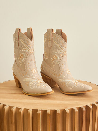 Corral Embroidered Western Booties - TULLABEE