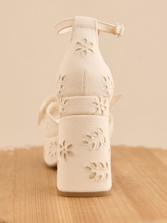 Liloa Eyelet Platform Heel Detail 4 - TULLABEE