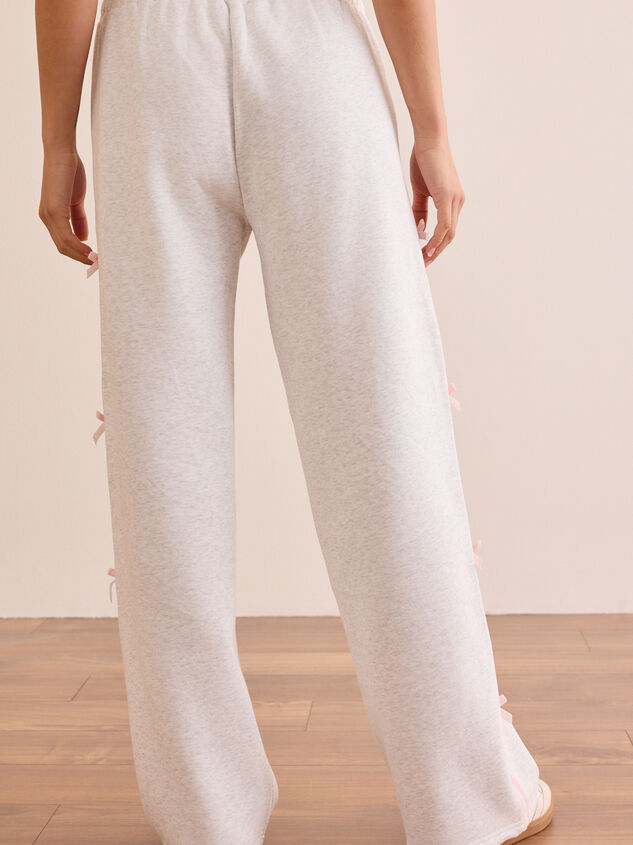 Pit Stop Bow Sweatpants Detail 5 - TULLABEE