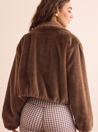 Luxe Warmth Faux Fur Jacket Detail 4 - TULLABEE